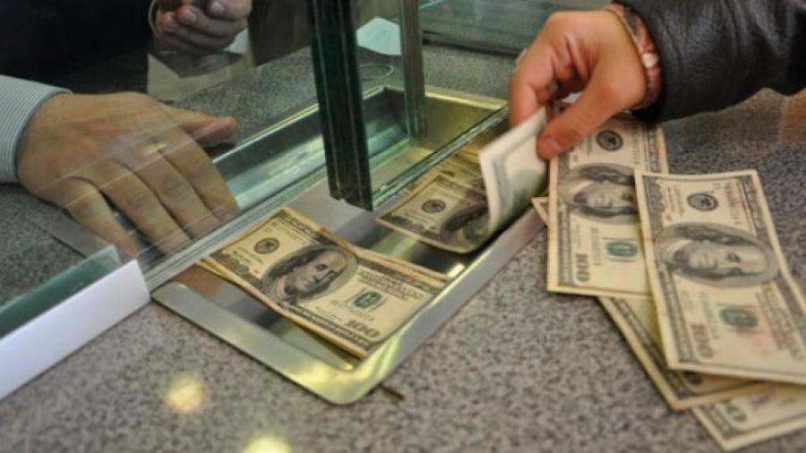El dólar se cotiza en 17.75 en centros cambiarios 