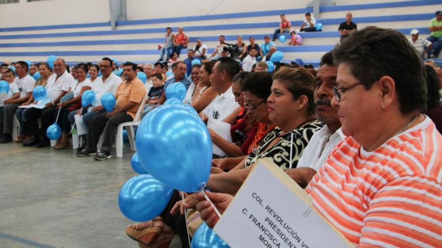 Reconoce alcalde a líderes de colonias 