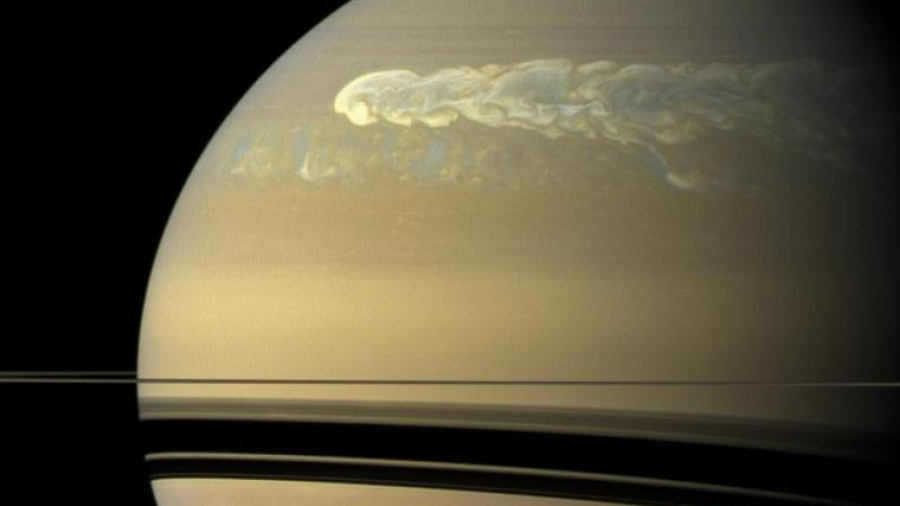 Revelan imagen de la mayor tormenta de Saturno