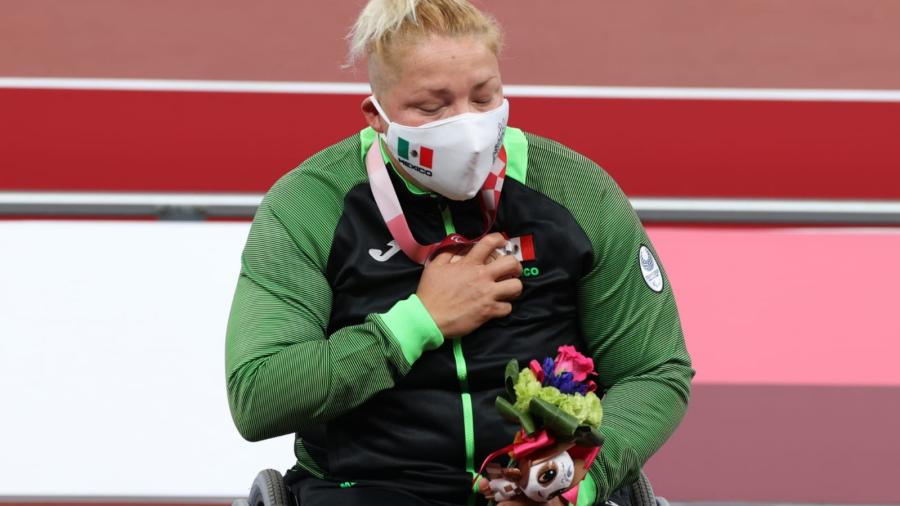 Se cuelga Rosa María Guerrero medalla de bronce en la final de lanzamiento de disco de los Juegos Paralímpicos 
