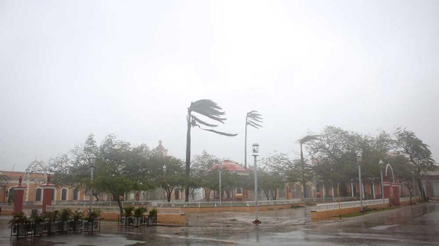 ‘Irma’ se debilita a categoría 4 y traza rumbo hacia Florida