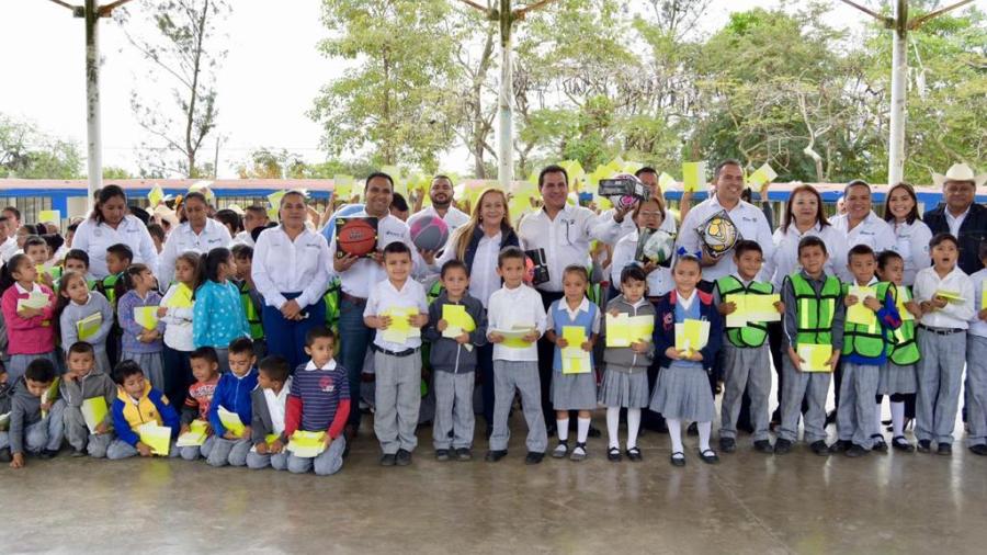Se entregan más de 13 mil becas a estudiantes de Altamira