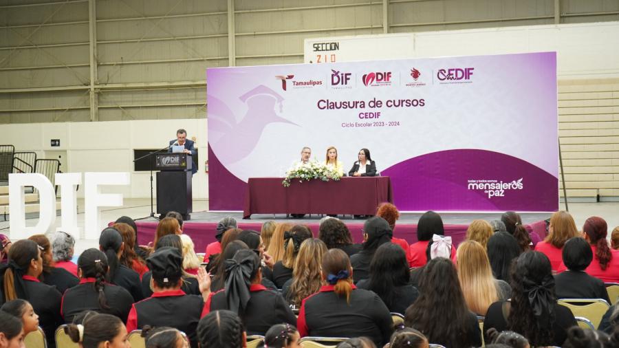 Gradúa DIF a 245 alumnos de talleres de desarrollo personal y profesional