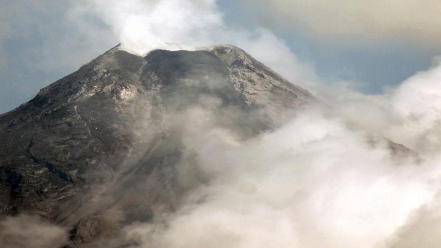 Filipinas prepara evacuaciones por posible erupción del volcán Mayón