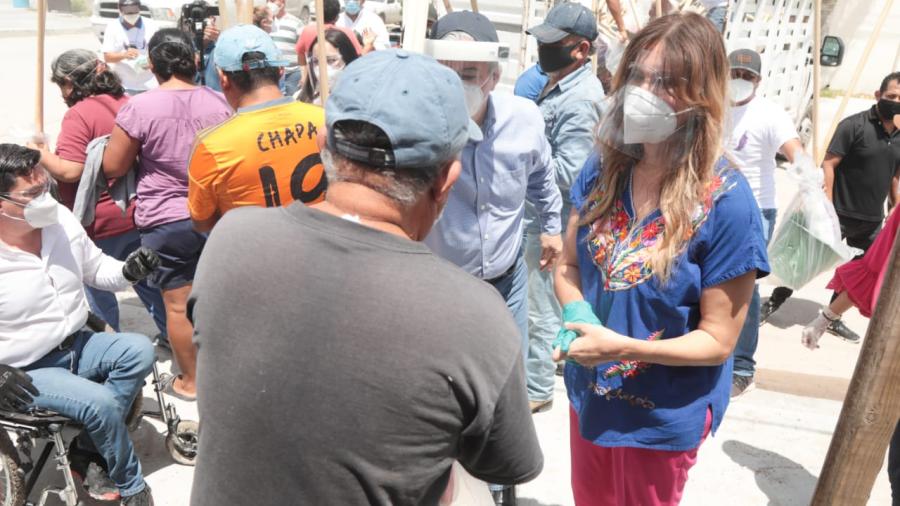 Familias de La Escondida recibieron kits de limpieza