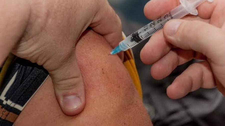 Vacunados pueden salir sin cubrebocas, confirma CDC