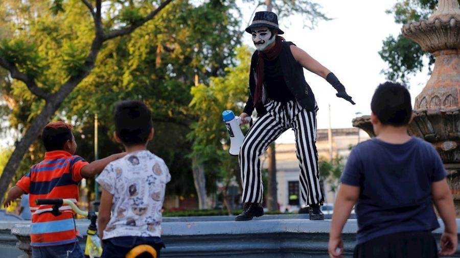 Exhiben obras de teatro desde azoteas 