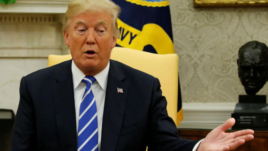 Multimillonario busca la destitución de Trump