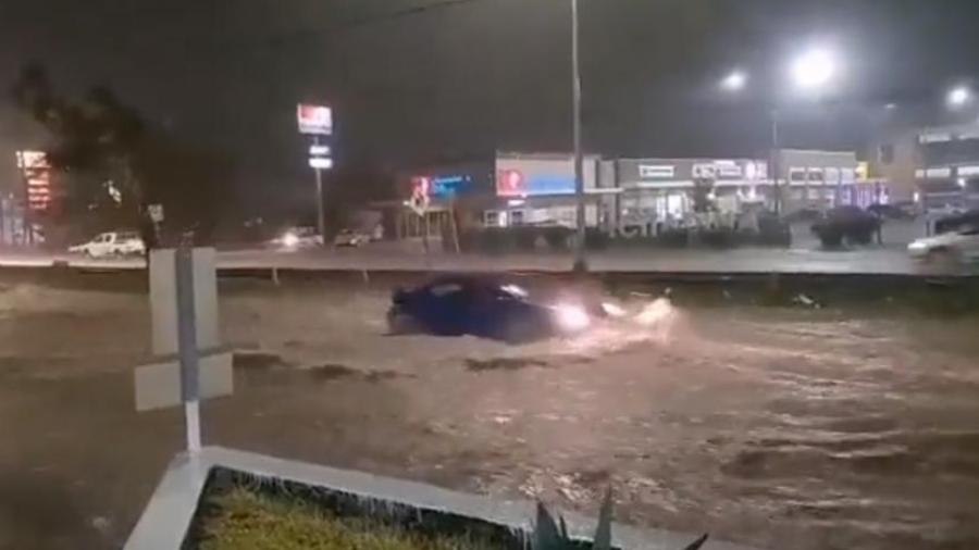 Por intensas lluvias, Nuevo León suspenden clases este lunes para turno matutino 