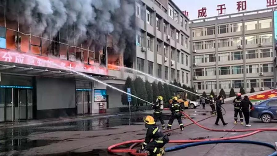 Incendio en dormitorio escolar de China deja 13 muertos