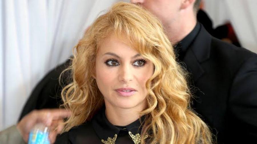 Paulina Rubio desata polémica durante concierto por expresarle amor a Trump