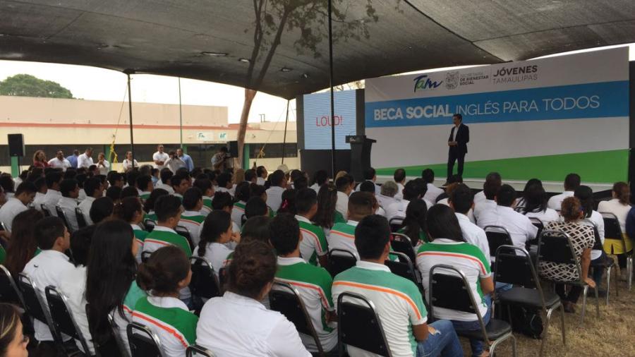 Se integran más jóvenes y profesionistas al programa "Inglés para todos"