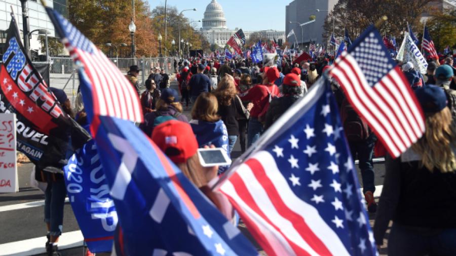 Seguidores de Trump rechazan en Washington victoria de Biden 