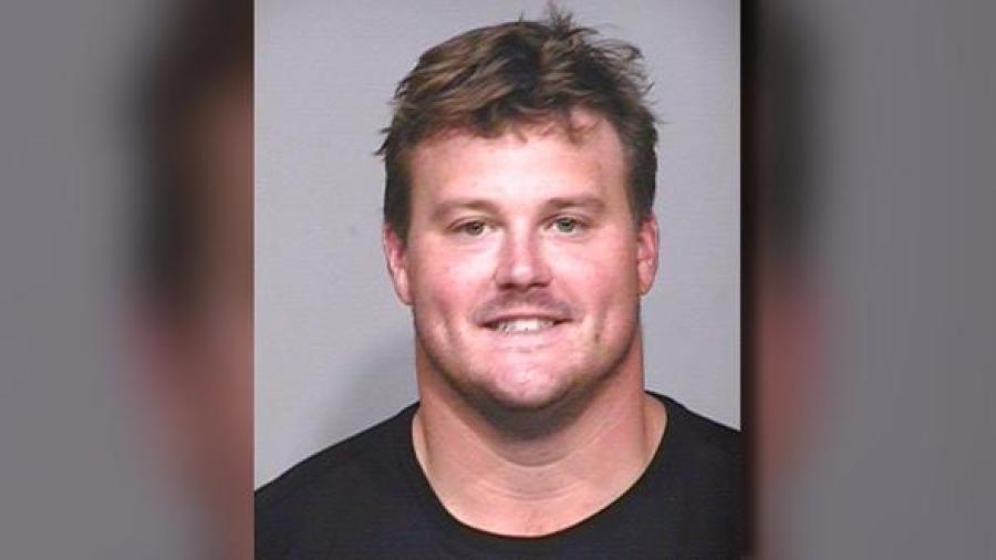Arrestan a ex NFL Richie Incognito por amenazas en funeraria