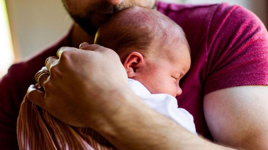 Permiso de paternidad de 20 días laborales: proyecto del Senado avanza