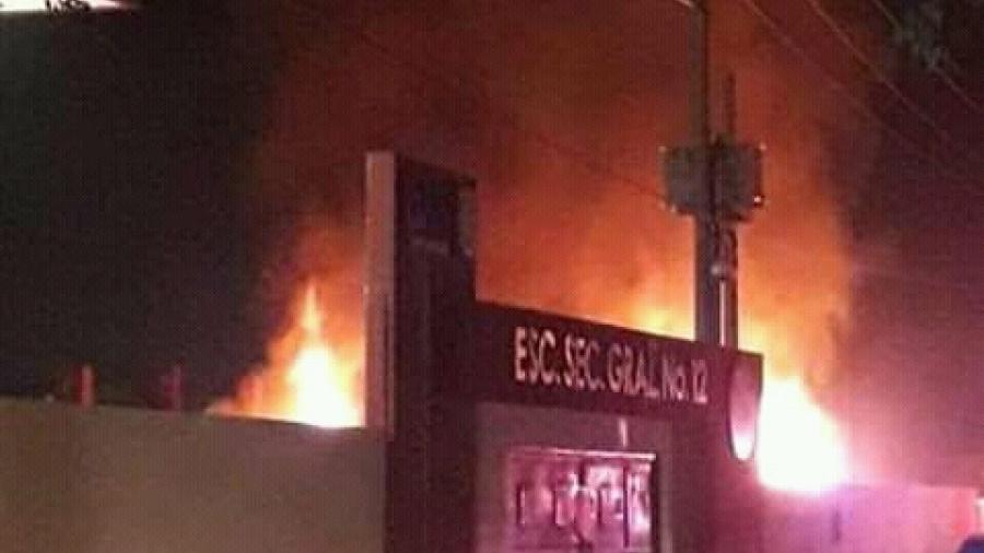 Reportan daños menores por conato de incendio en Secundaria 12