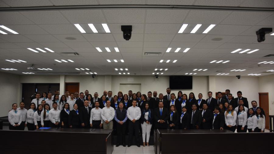 PGR entrega constancias a sus trabajadores
