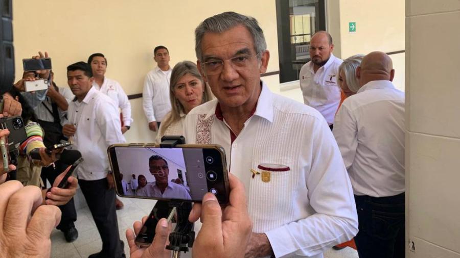 Gobernador evalúa y da “coscorrones” a secretarios durante periodo vacacional 