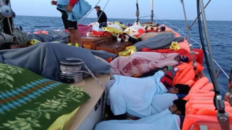 Presidente italiano desbloquea desembarco de inmigrantes