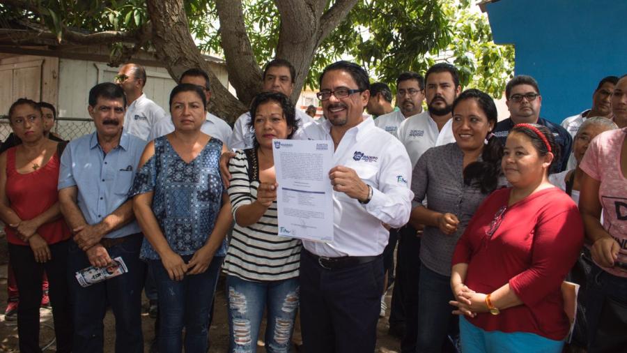 Andrés Zorrilla recibe el compromiso ciudadano de los Comités Vecinales