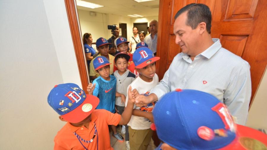 Selección de Béisbol Infantil de la Rep. Dominicana visita Presidencia