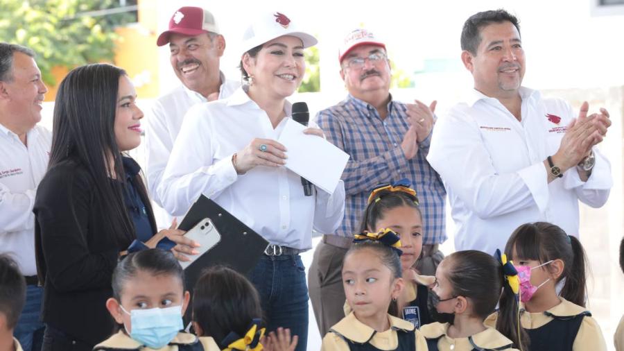 Reciben miles de maestros bono econ&oacute;mico del Gobierno Municipal 