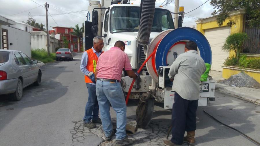 Intensifica COMAPA limpieza en líneas de drenaje