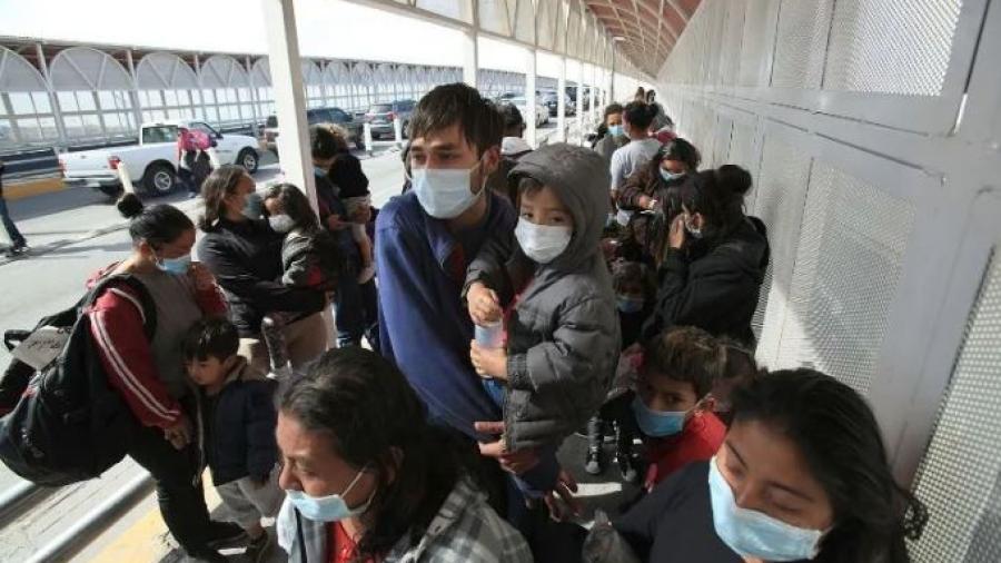 EU albergará a migrantes en hoteles cercanos a la frontera con México 