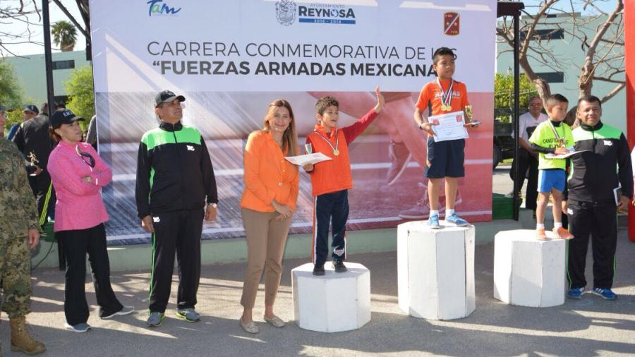 Premia Alcaldesa a ganadores de Carrera Conmemorativa de las Fuerzas Armadas Mexicanas