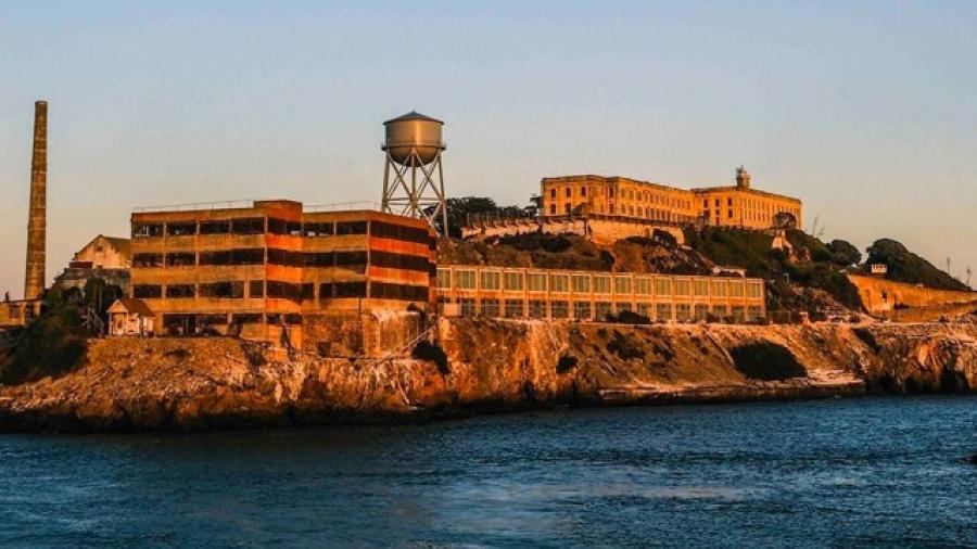 Encuentran túneles secretos en prisión de Alcatraz