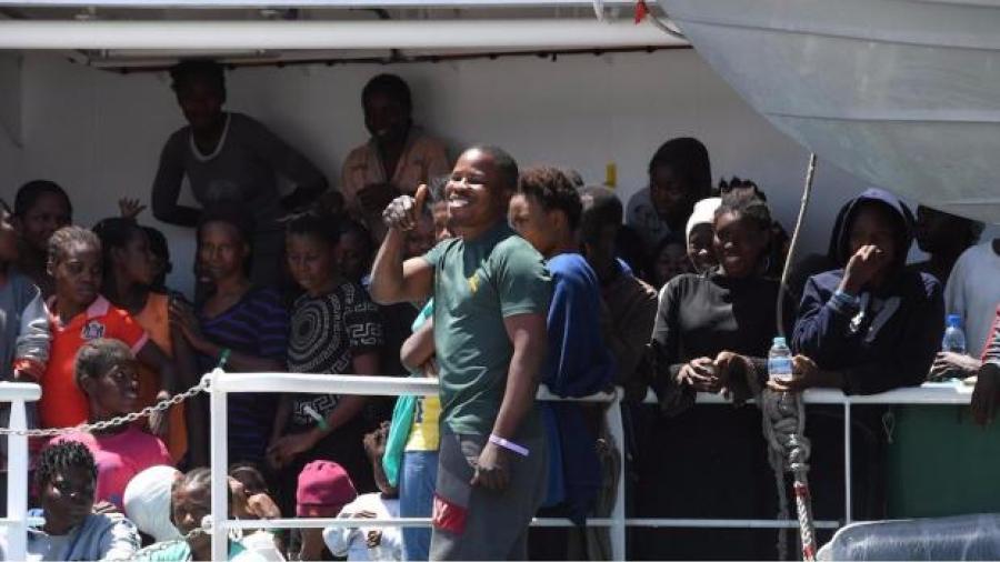 Contempla Italia entregar visas humanitarias a migrantes