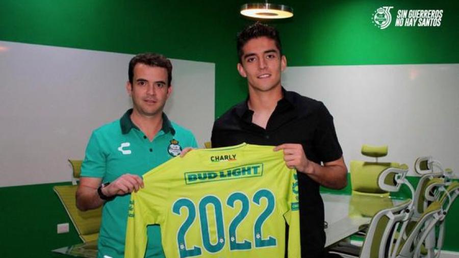 Carlos Acevedo renueva contrato con Santos Laguna hasta el 2022