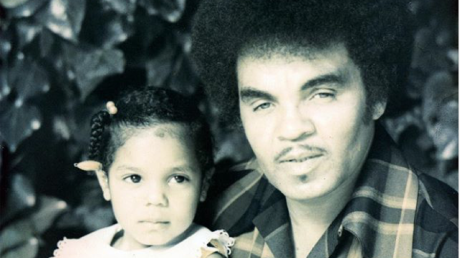 Janet Jackson rinde homenaje a su difunto padre