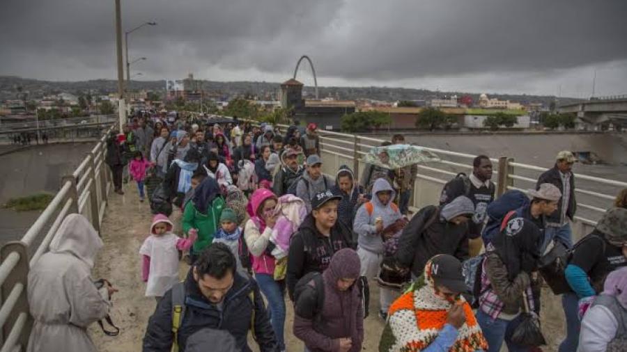 EU libera migrantes pese a riesgos en contagios por COVID-19