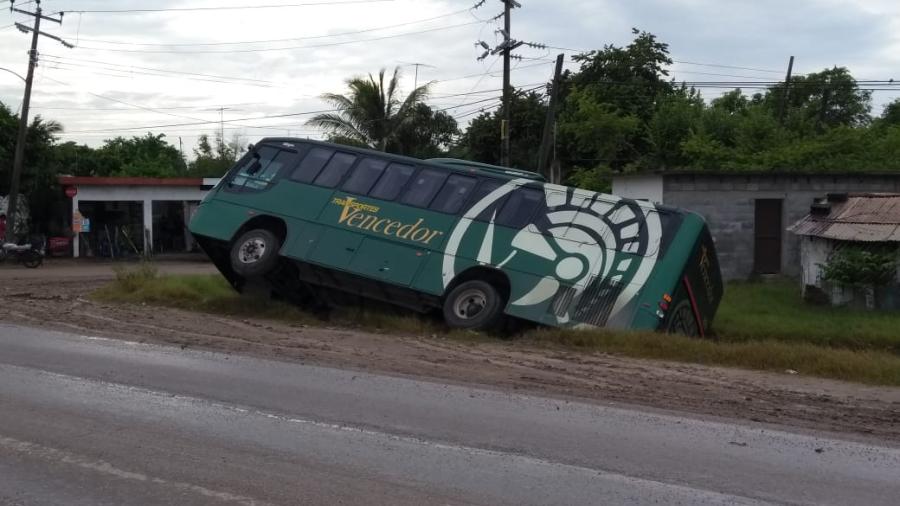 Derrapa autobús con pasajeros procedentes de Tampico