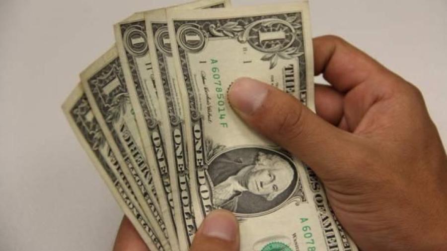 Dólar se vende en el AICM en 18.62 pesos