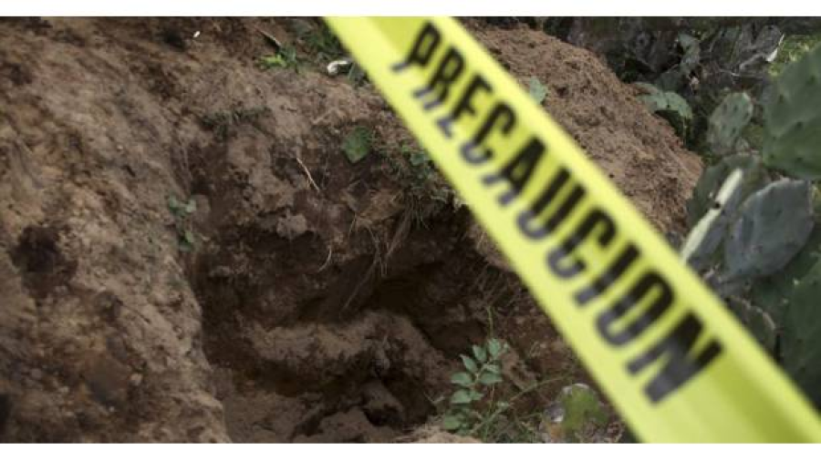 Hallan fosa clandestina con al menos 3 cuerpos en Colima