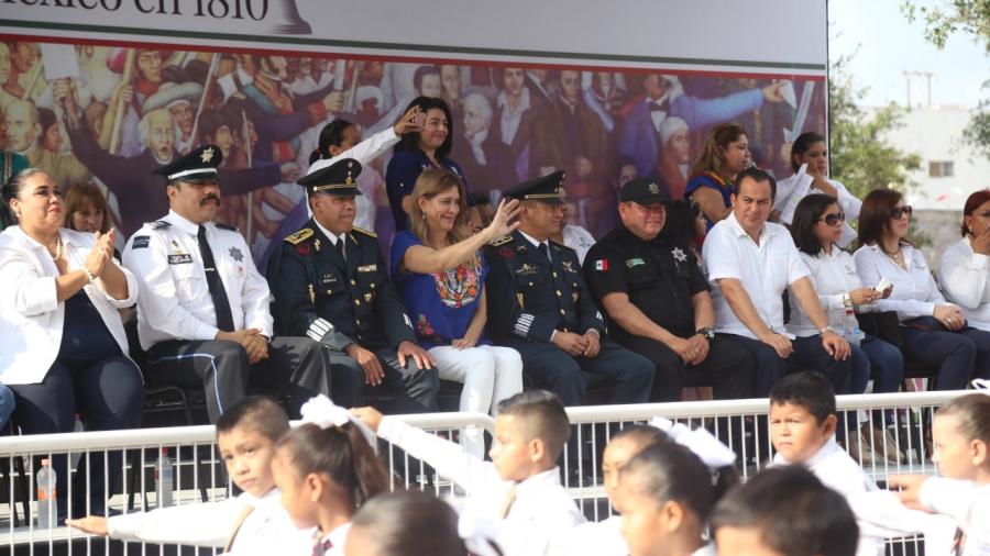 Conmemora Municipio con desfile 207 años de la Independencia de México