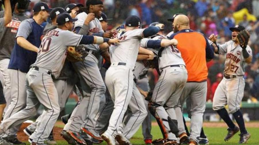 Astros avanza a la serie de campeonato de la Americana