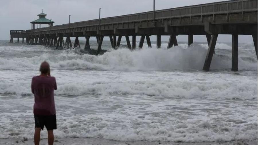 “Isaías” pierde fuerza antes de llegar a Florida 