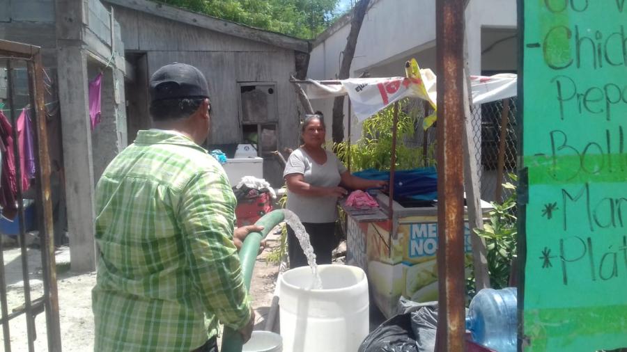 Pipas continúan entregando agua