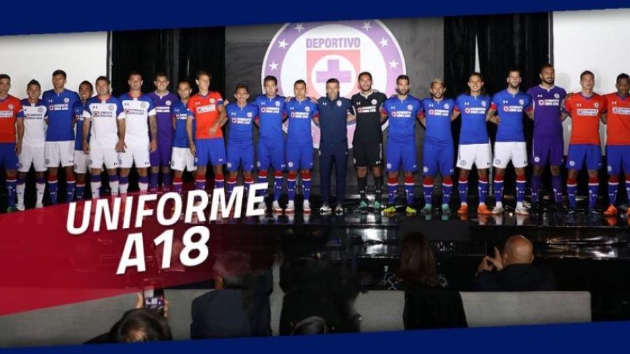 Cruz Azul presenta uniforme y equipo para Apertura 2018 de Liga MX