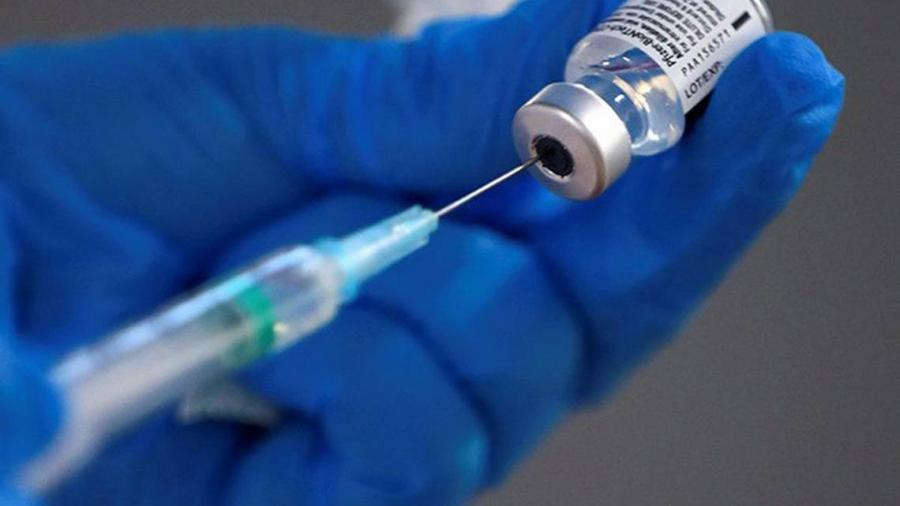 Niega Cansino que su vacuna contra el COVID-19 caduque a los 6 meses de su aplicación 
