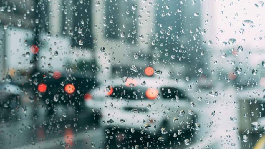 Niña de dos años muere encerrada en automóvil