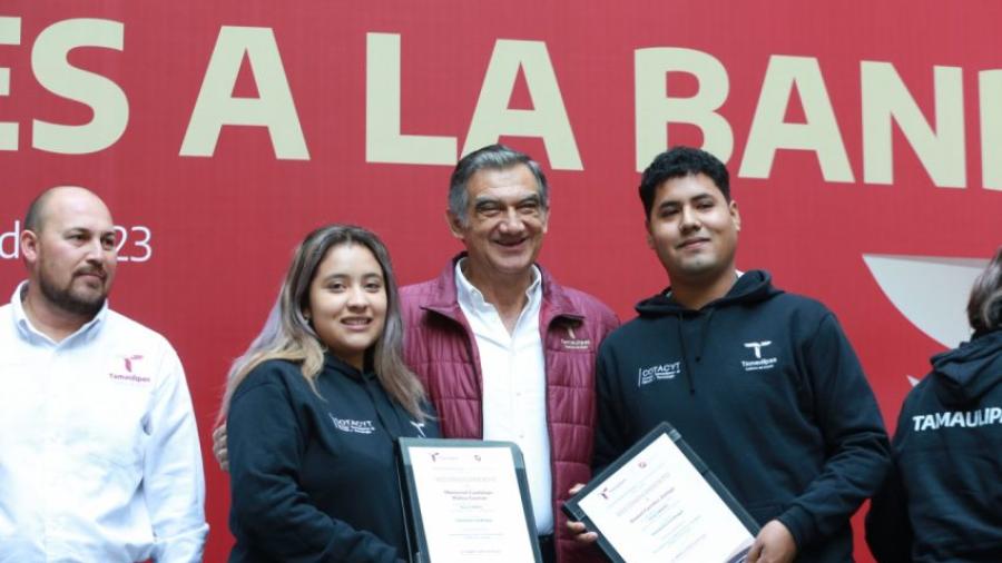 Entrega gobernador 117 mdp en becas y reconoce a los alumnos destacados de Tamaulipas