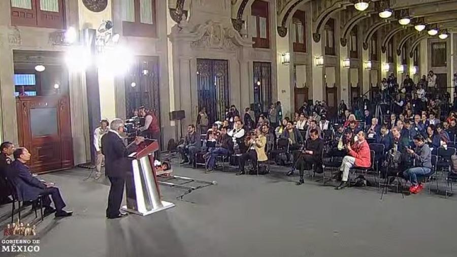 AMLO presenta documentos sobre presunta estrategia de bloque opositor para derrocarlo