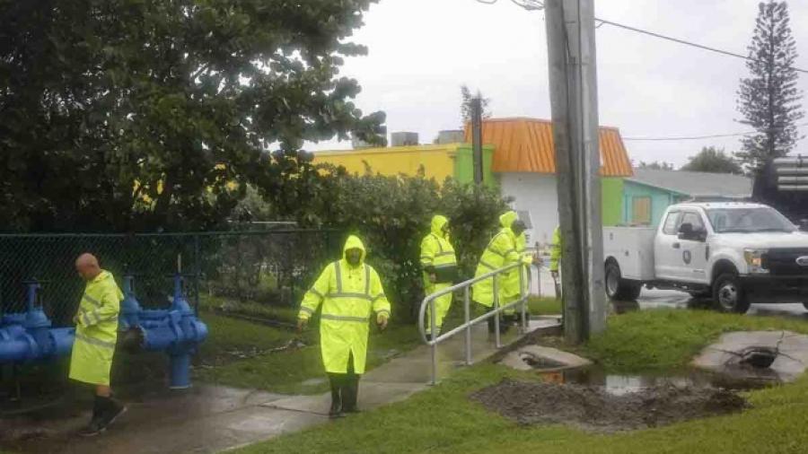 Muere hombre al intentar resguardar su casa en Florida