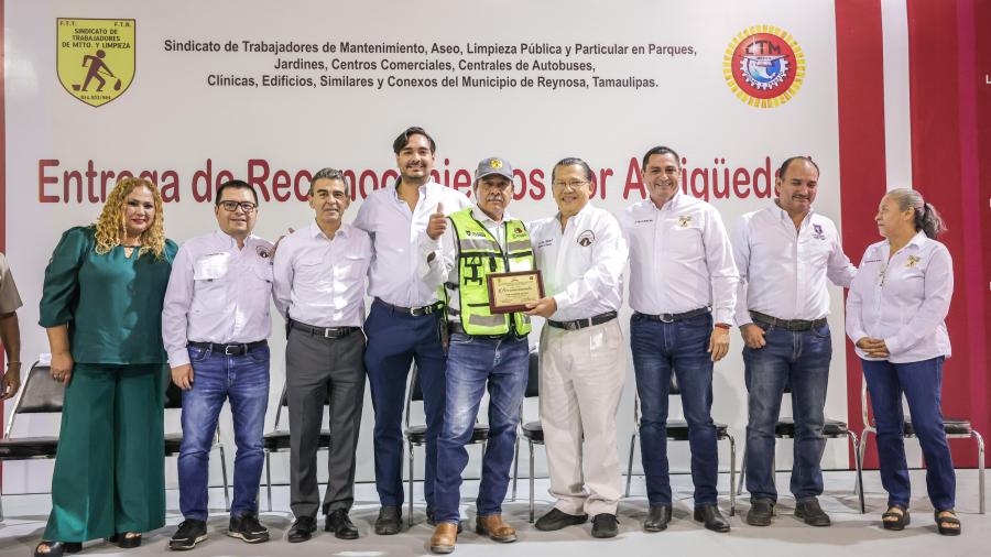 Reconocen a Carlos Pe&ntilde;a Ortiz como Alcalde amigo de los trabajadores 