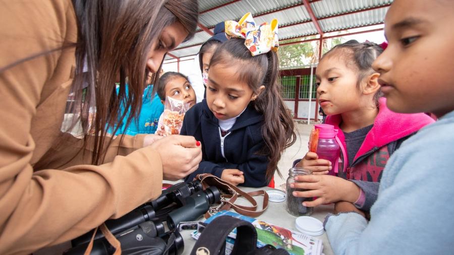 Promueve UAT actividades científicas para alumnas de escuelas primarias 