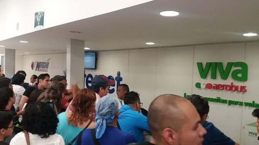Retrasos en VivaAerobús de hasta 5 horas
